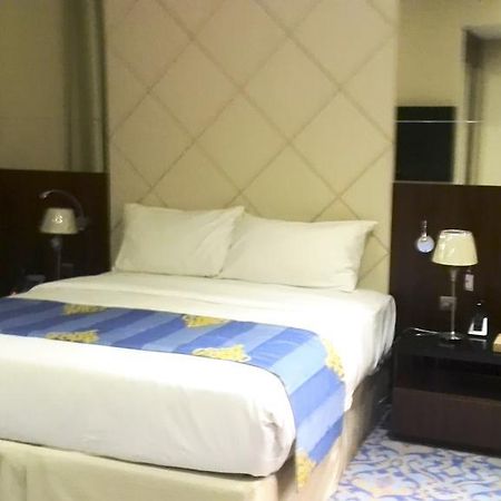 Raviz Center Point Hotel Dubai Exteriör bild