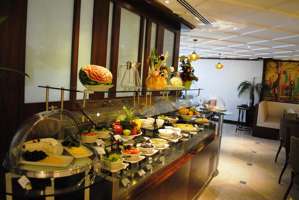 Raviz Center Point Hotel Dubai Exteriör bild
