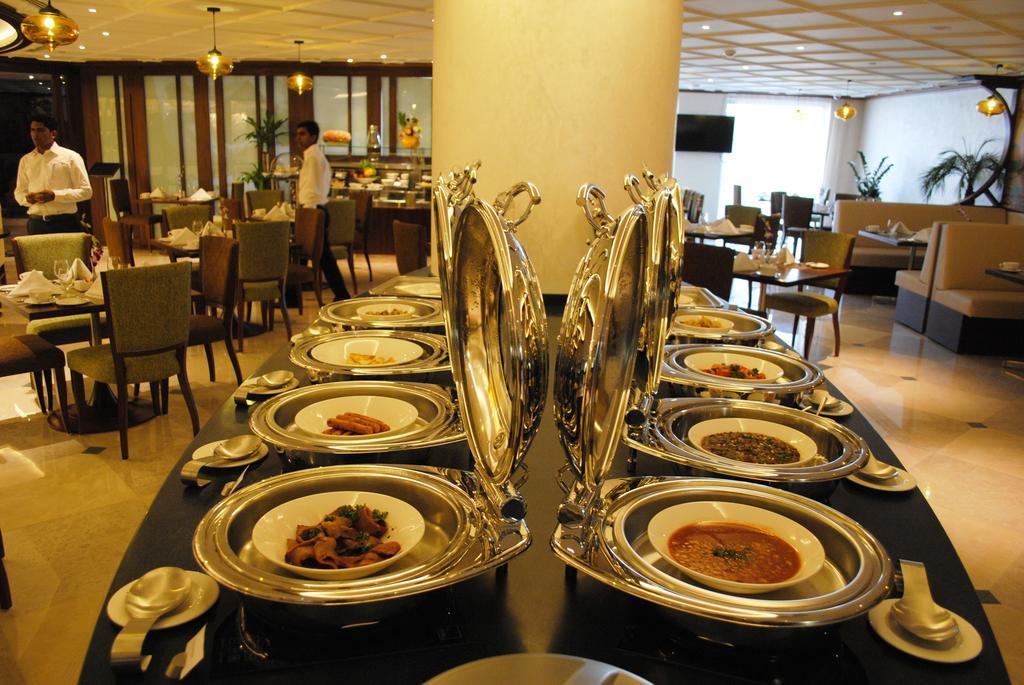 Raviz Center Point Hotel Dubai Exteriör bild