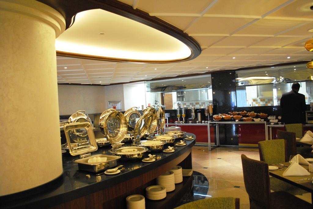 Raviz Center Point Hotel Dubai Exteriör bild