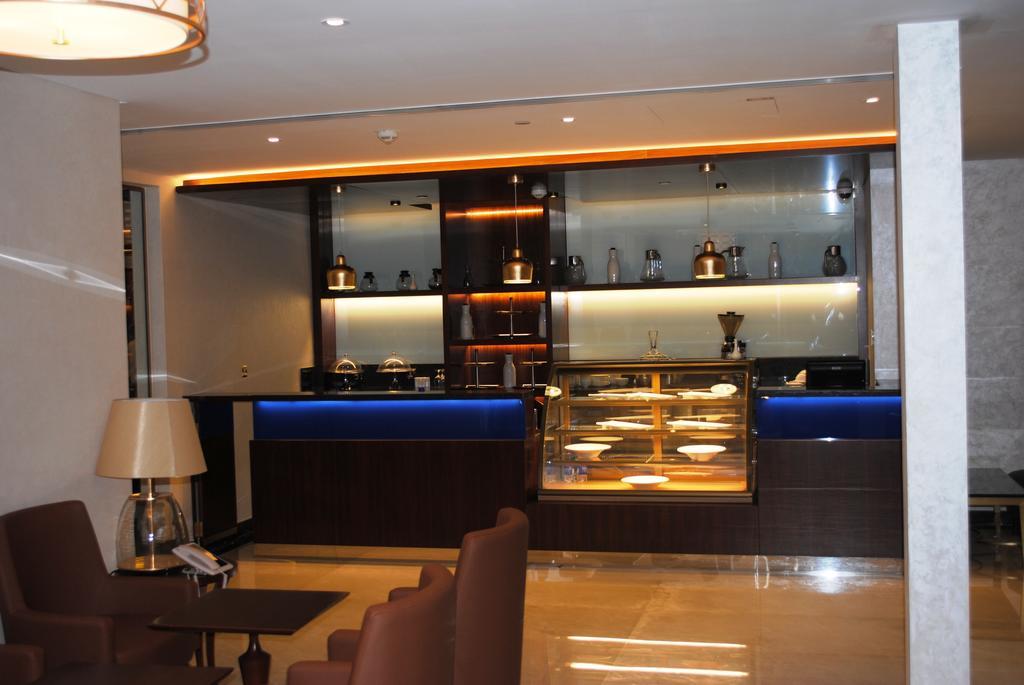 Raviz Center Point Hotel Dubai Exteriör bild