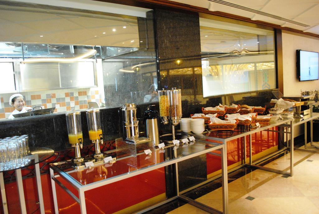 Raviz Center Point Hotel Dubai Exteriör bild