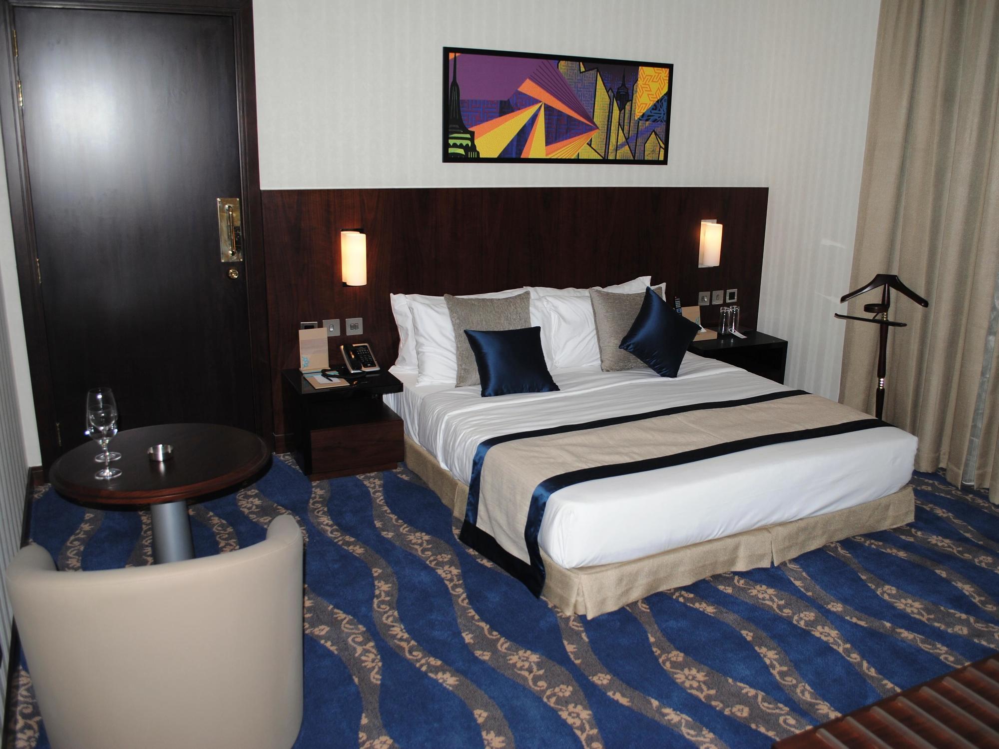 Raviz Center Point Hotel Dubai Exteriör bild