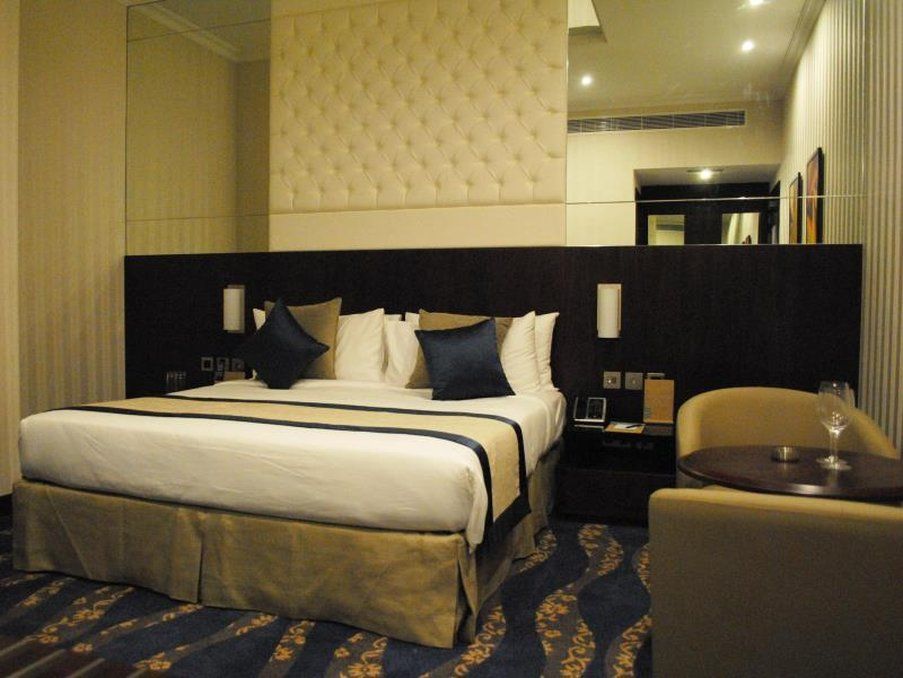 Raviz Center Point Hotel Dubai Exteriör bild