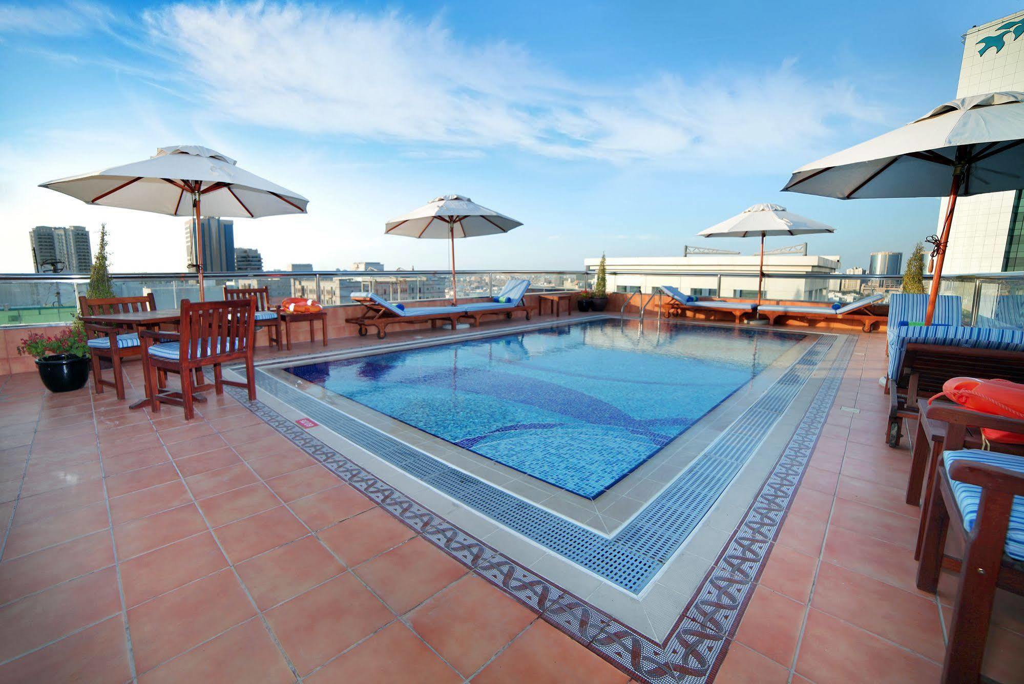 Raviz Center Point Hotel Dubai Exteriör bild