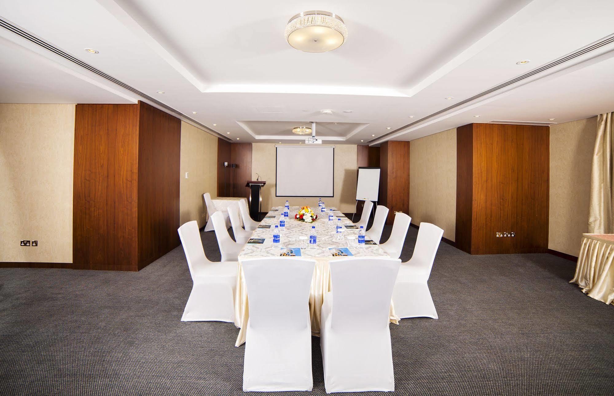 Raviz Center Point Hotel Dubai Exteriör bild